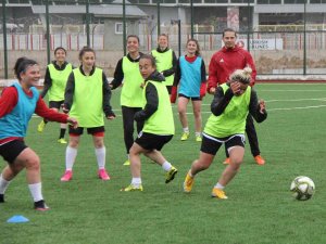 Sivasspor Kadın Futbol Takımı Ligde Kalmak İstiyor