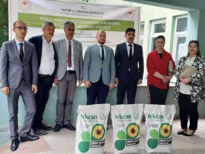 Kırklareli’nde Üreticilere Yerli Hibrit Ayçiçeği Tohumu Dağıtıldı
