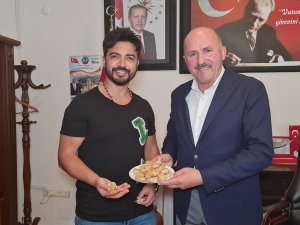 Ünlü Sanatçı Yusuf Güney’den Kuyucak İncirine Övgü