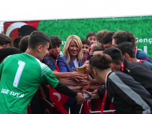 Gençlik Turnuvasında Şampiyonlar Kupalarını Aldı