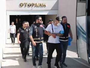 Antalya’da Çeşitli Suçlardan Aranan 60 Kişi Yakalandı