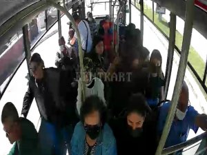 Minibüs Ambulansa Dönüştü, Hastalanan Yolcu Hastaneye Yetiştirildi