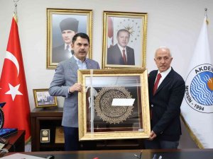 Başkan Gültak, Bakan Kurum’a Projelerini Anlattı