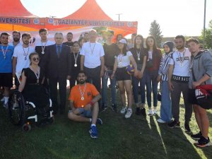 Uluslararası Gençlik Festivalinde Dereceye Giren Sporculara Ödül
