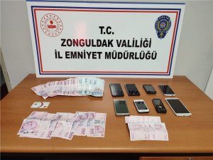 Yaşlı Kadını Dolandıran Şüpheliler Polisten Kaçamadı