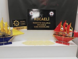 Oyuncak Gemilere Uyuşturucu Saklayan Şüphelilere Polis Şoku
