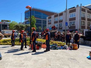 İ̇stanbul’da Dev Deprem Tatbikatı: Senaryo Gereği İ̇stanbul 7.5 Büyüklüğünde Depremle Sallandı