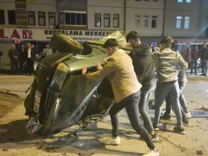 Ticari Taksi İle Çarpışan Otomobil Takla Attı: 1 Yaralı