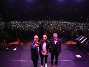 Pamukkale’de Binlerce Genç ‘Gripin’ Konserinde Coştu