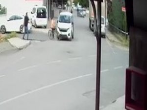 Yola Aniden Atladı, Araç Çarptı