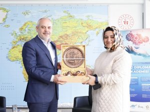 Sultangazili Gençler Diplomasi Dünyasının Uzman İsimleriyle Buluşuyor