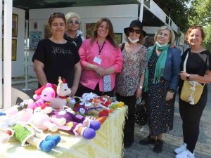 Burhaniye’de Örme Bebekler Ekmek Kapısı Oldu