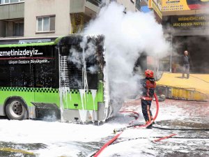 Yolcusunu Alarak Harekete Geçen Otobüs İşte Böyle Alev Almış