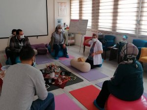 Anne, Baba Adaylarına Gebelik Okulunda Eğitim