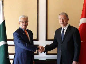 Milli Savunma Bakanı Akar, Pakistanlı Mevkidaşı Asif İle Görüştü