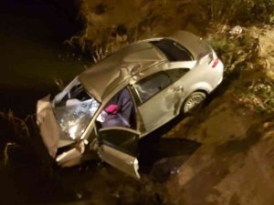 Kontrolden Çıkan Otomobil Sulama Kanalına Düştü