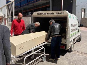 Keneyi Eliyle Ezince Hayatını Kaybetti