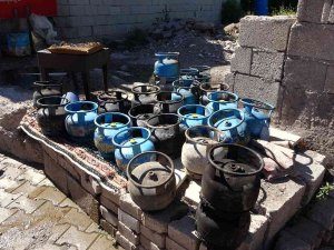 Bakkalda Elektrik Kontağından Yangın Çıktı, Tüpler Patlamadan Söndürüldü