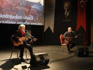 Marmaris’teki 19 Mayıs Etkinlikleri Grup Gündoğarken’in Müzikli Oyunu İle Final Yaptı