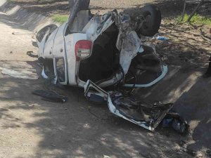 Hurdaya Dönen Otomobilde 2 Kişi Yaralandı