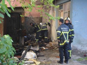 Hurdalık Olarak Kullanılan Kulübe Küle Döndü