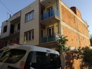 En Küçük Çocuğunun Yanında Karısını Öldüren Zanlı Tutuklandı