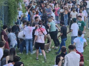 Gençlik Festivalinde Yumruk Ve Tekmeler Havada Uçuştu