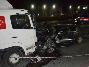 Ters Yöne Giren Alkollü Sürücü Kamyonla Kafa Kafaya Çarpıştı