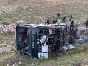 Üniversite Öğrencilerini Taşıyan Otobüs Devrildi: 3 Ölü, 41 Yaralı