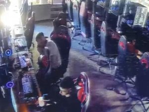 İ̇stanbul’da Klavye Altından Uyuşturucu Ticareti Kamerada