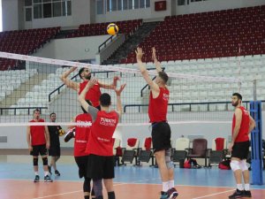 Filenin Efeleri, Slovakya Maçına Elazığ’da Hazırlanıyor