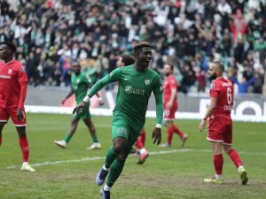 Bursaspor’un Portekizli Futbolcusu Joao Pedro Takıma Veda Etti