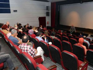 Nilüferli Sinema Tutkunları Ezel Akay İle Buluştu