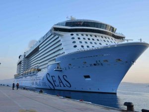 Türkiye’ye Gelen En Büyük Gemi Kuşadası’na İkinci Seferini Gerçekleştirdi