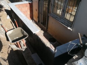 Evine Balkon Yapmak İsterken Düşerek Yaralandı