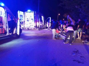 Burhaniye’de Otomobil Takla Attı: 4 Yaralı