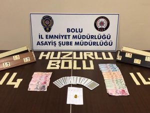 Kahvehanede Kumar Oynarken Huzur Uygulamasında Yakalandılar