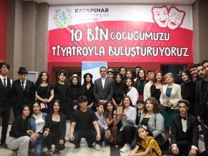 Kayapınar 1. Liseler Arası Tiyatro Şenliği Coşkuyla Sona Erdi