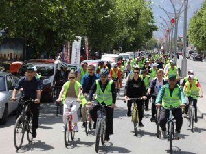 Onlarca Bisikletçi Bağımlılığa Karşı Pedal Çevirdi