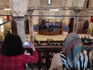 Türk Ve İ̇ngiliz Müzik Gruplarından Urfa Türküleri