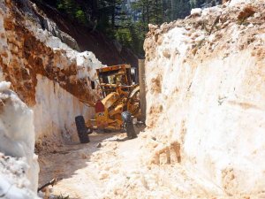 Alanya’nın Karla Kaplı Gökbel Ve Çökele Yayla Yolu Ulaşıma Açıldı