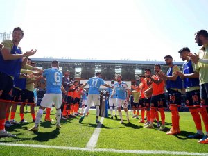 Medipol Başakşehir, Şampiyon Trabzonspor’u Alkışlarla Karşıladı