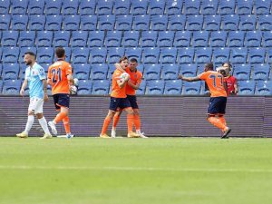 Spor Toto Süper Lig: Medipol Başakşehir: 3 - Trabzonspor: 0 (İ̇lk Yarı)