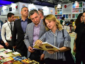 Vali Şahin’den Gençlere Kitap Tavsiyesi