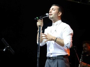 Hatay’da Ünlü Popçu Oğuzhan Koç Sevenleriyle Buluştu