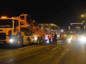 Tem’de Bir Minibüs Ve İki Yolcu Otobüsü Zincirleme Kazaya Karıştı: 4 Yaralı