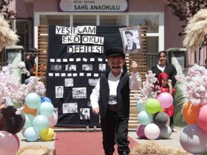 Atık Malzemelerden ‘Yeşilçam’ Defilesi