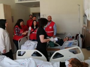 Otobüs Kazasında Yaralanan 23 Öğrencinin Tedavisi Devam Ediyor