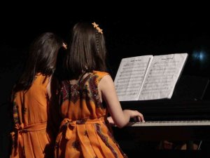 Tatvan’da Minik Müzisyenler Yeteneklerini Sergiledi