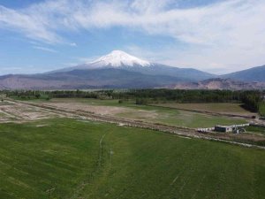 Iğdır Ovasından, Ağrı Dağı Göz Kamaştırıyor